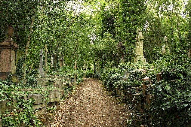 8. Highgate Mezarlığı, Londra, İngiltere