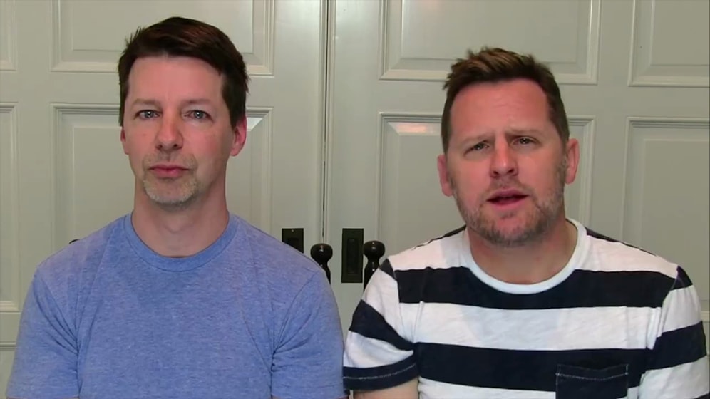 'Trouble' Şarkısına Dudak Hareketleri ile Eşlik Ederek Eğlencenin Dibine Vurmak