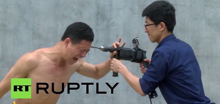 Matkaba Kafa Atarak Güç Gösterisi Yapan Kungfu Ustası