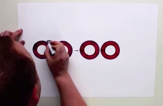 Markaların Logolarını Bilgisayardan Daha İyi Çizen Kaligraf