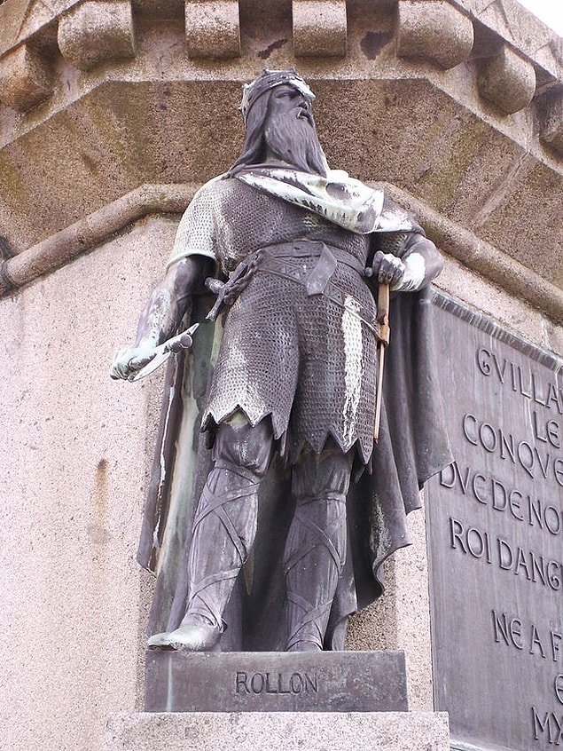 Bonus 5 - Normandiya'da yer alan Rollo heykeli.
