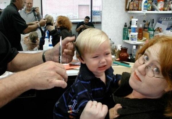 23. Anne bu oğlunun saçına neler yapıyorlar anne!