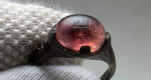 2. 1200 Yıllık Viking Yüzüğünde Allah Yazdığı Ortaya Çıktı