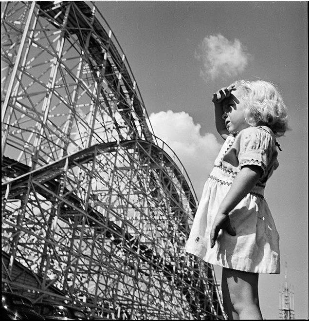 21. Palisades Eğlence Parkı'ndaki Küçük Kız - 1946