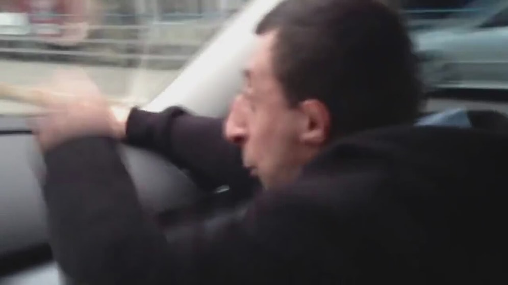 Köksal Baba Öndeki Arabaya Sinirlenirse