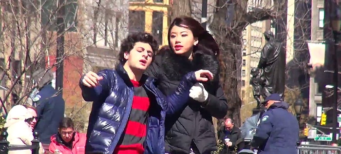 Sokakta Çiftler Birbirine Şiddet Uygularsa Çevredekilerin Tepkisi Ne Olur? | Sosyal Deney İçerir