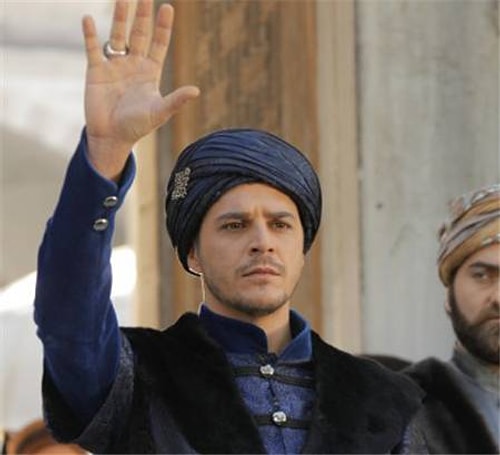 Şehzadeyi lala eğitir, prens paso haytalık peşindedir.