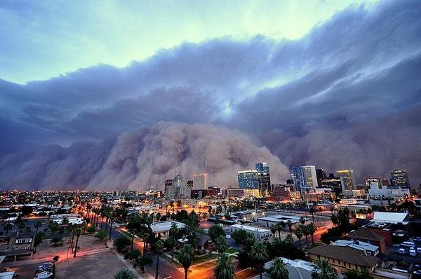 2. Arizona'nın Phoenix şehrindeki kum fırtınası