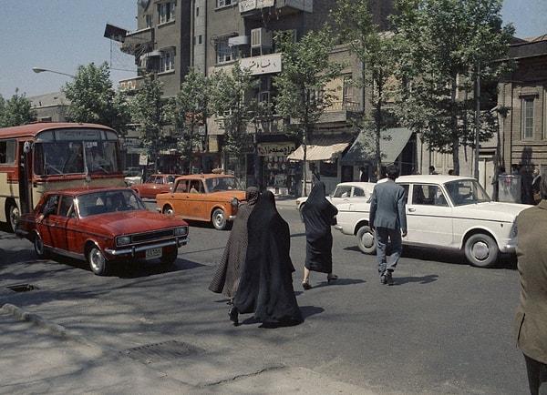 22. Ortadoğu'daki durgunluk ve yüksek petrol fiyatları, İranlı iş adamlarını daha da rahat bir konuma getirdi.