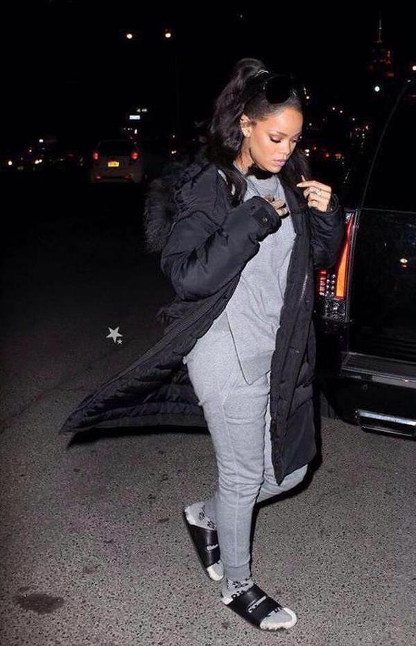 11. Bakkala çorap terlik çıkan Rihanna
