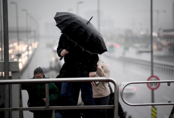 İstanbul İçin Fırtına ve Sürekli Yağış Uyarısı