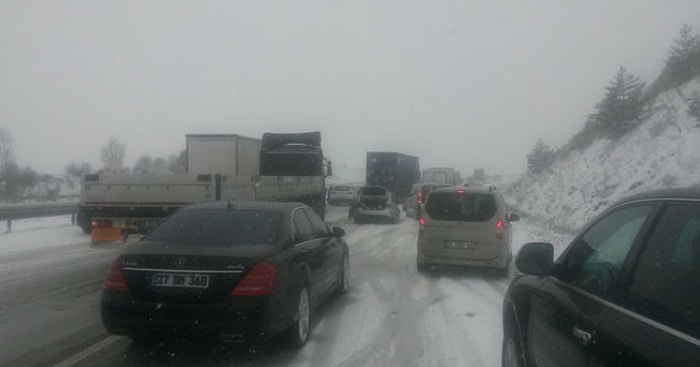 TEM, İstanbul-Ankara İstikametinde Ulaşım Güçlükle Sağlanıyor