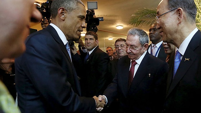 Obama ve Castro'dan Tarihi Buluşma