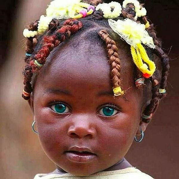 Фотографии детей: Задумчивый мальчик с голубыми глазами - Фото: _jpg