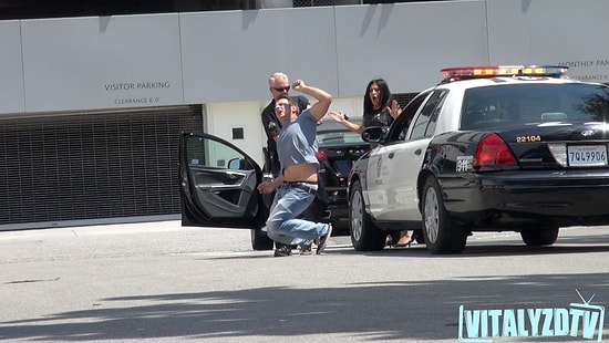 Gözlerinin Önünde Çocuğu Tutuklanan Annenin Zor Anları | Şaka İçerir