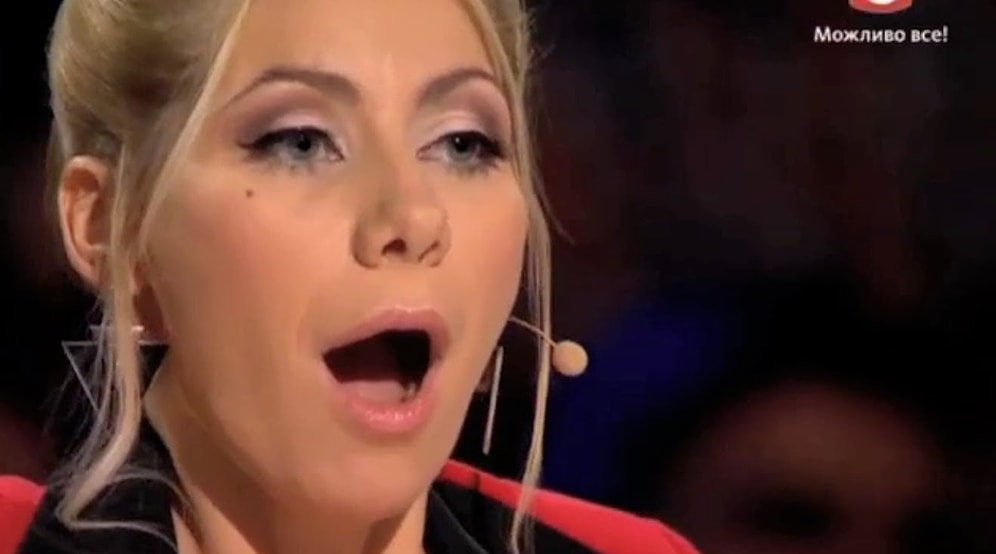 Düz Yolda Yürüyemeyenlere İnat İp Üstünde Sandalyeye Oturan Yetenek Abidesi Kadın