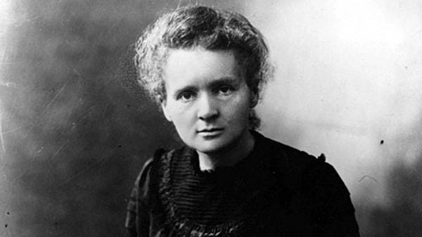 Fakat bu yanlış bir düşünceydi. Çünkü Marie Curie radyumla çalışırken bile ellerinde bazı radyum yanıkları oluşmuştu.