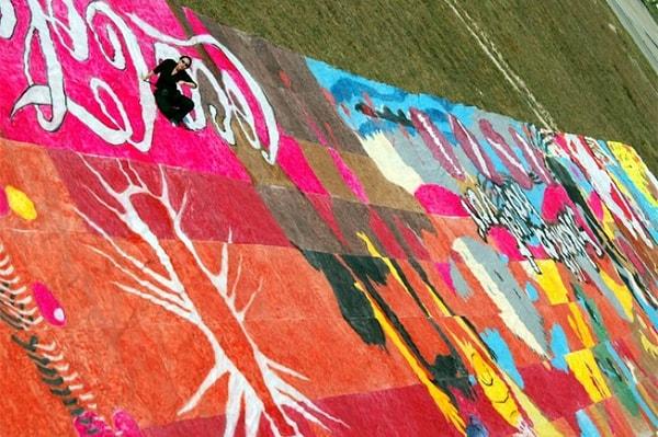 8. Türkiye genelindeki 9 üniversiteden 580 öğrenci tarafından yapılan 760.28 metrekarelik dev grafiti Guinness Rekorlar Kitabı’na girmeye hak kazandı.