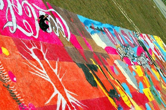 8. Türkiye genelindeki 9 üniversiteden 580 öğrenci tarafından yapılan 760.28 metrekarelik dev grafiti Guinness Rekorlar Kitabı’na girmeye hak kazandı.