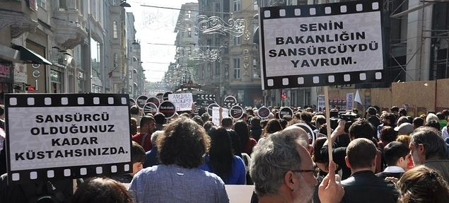 Sansüre Karşı Özgür Sinema Yürüyüşü: Bu Daha Fragman, Film Yeni Başlıyor Sansüre Karşı Özgür Sinema Yürüyüşü: Bu Daha Fragman, Film Yeni Başlıyor
