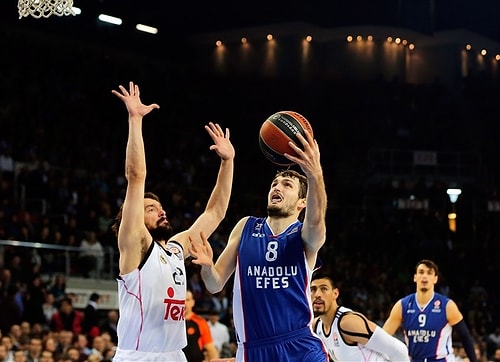 Anadolu Efes Pes Etmedi!