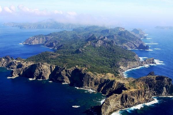 2. Japonya 6,800’den fazla adadan oluşmaktadır.