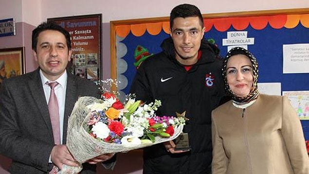 ''Biz zaten Ömer'e güveniyorduk. Bunun için ona yardım etmiştik okul seçimlerinde. Ama Cardozo'nun bir anda sınıfa girmesi bizim için büyük sürpriz oldu. Çok heyecanlandık'' - Ömer Taha'nın sınıf arkadaşı