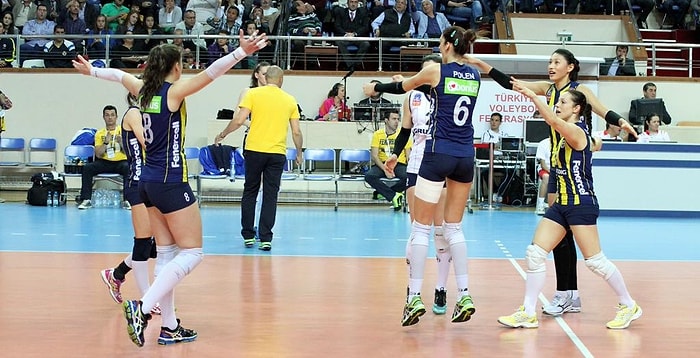 Fenerbahçe Grundig, VakıfBank'a Set Vermedi