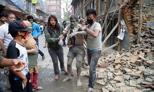 Deprem sonrası Katmandu'dan ilk fotoğraflar