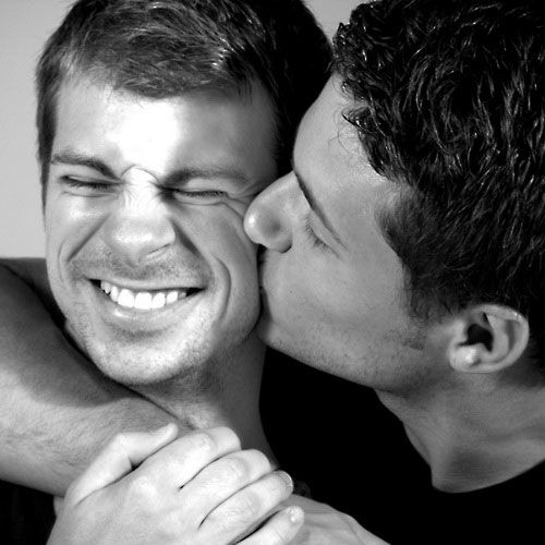 2 gay men kissing meme