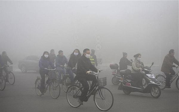Hava ölçümleri de bu durumu doğrular nitelikte: Şu anda Çin’de tarihin en yüksek hava kirliliği seviyesine ulaşılmış durumda.