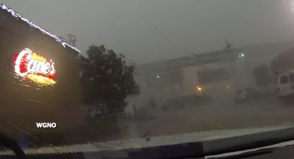 Kara Tren Fırtınada Köprüden Düşer Belki Hiç Gelmez