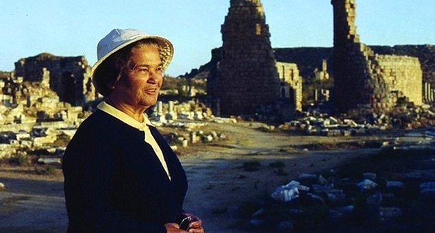 2. İlk kadın arkeolog: Jale İnan (1943)