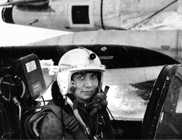 9. İlk kadın jet pilotu: Leman Altınçekiç (1958)