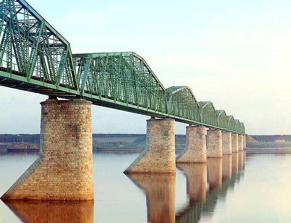 5. Kama nehri üzerindeki demiryolu köprüsü (1905-1915)