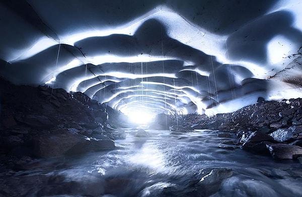 29. Buzul Mağarası, Oregon, ABD