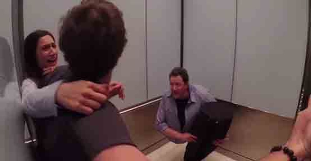 Asansörde İkiye Bölünmüş Adam Paniği