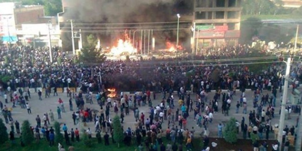 İran Mahabad'da Farinaz İsyanı