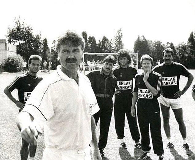 27. 1990 | Hakan Tecimer, Guus Hiddink, Müjdat Yetkiner, Hasan Kemal Özdemir, Erdi Demir, Yaşar Duran (Fenerbahçe)