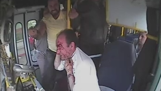 Tümseğe Sert Girdi Diye Şoförü Dövmek