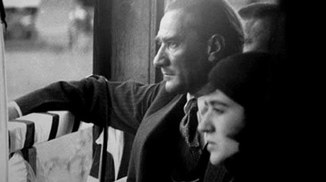 Mustafa Kemal Ankara'ya geri döndüğünde Fikriye Hanım'ın çok hasta olduğunu öğrendi.