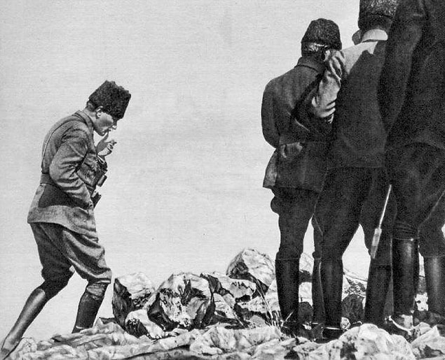 12. Atatürk "Ordular! İlk hedefiniz Akdeniz'dir, İleri!" emrini hangi tarihte vermiştir?