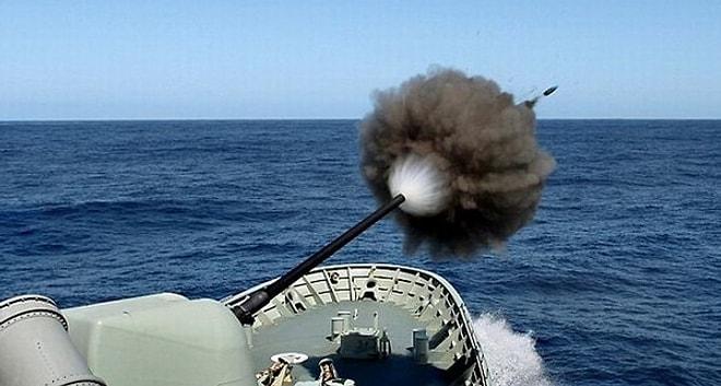 Savaş Gemilerindeki Dev Silahların Patlama Anına Şahit Olacağınız 21 Fotoğraf