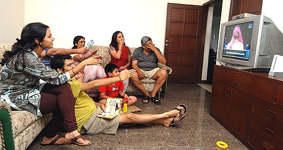 Dizi İzlerken Annelerimizin En Çok Kullandığı 14 Cümle