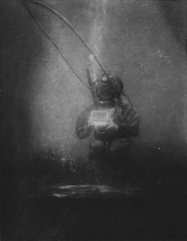 21. 1893 yılında ilk su altı dalışı ile fotoğraf çeken dalgıç.