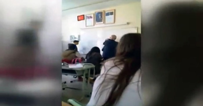 Öğrencisinin 'Kafasıyla Tahtayı Silen' Eğitimci Kamerada
