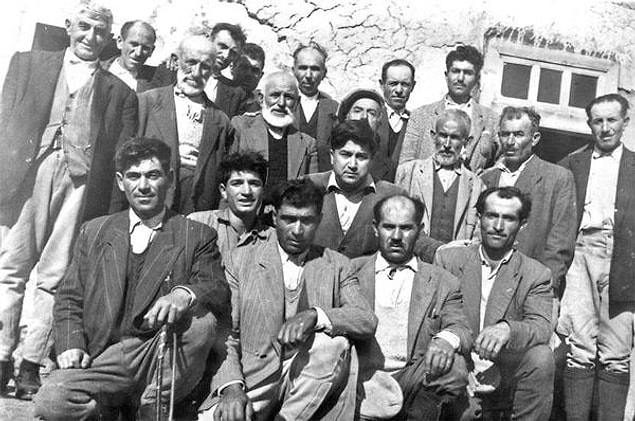 6. Fotograf 1958'den. Aziz Nesin, Gölveliler'le