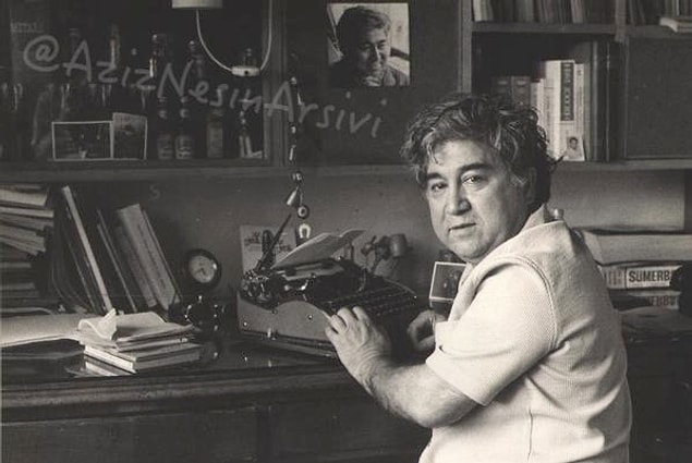 29. Aziz Nesin çalışma evinde, işbaşında... 1968. ''Çalışmaktan yaşamaya zaman bulamadığım için yaşlanmamış olacağım.''