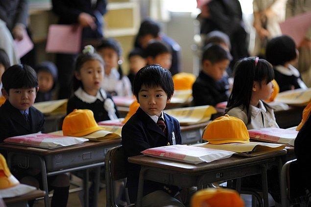 4. Japonya’da 6 yaşını dolduran her çocuk 6 yıl süren ilkokula  başlar.