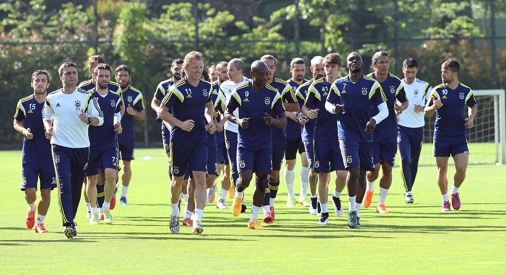 Fenerbahçe'de Emenike Takımdan Ayrı Çalıştı